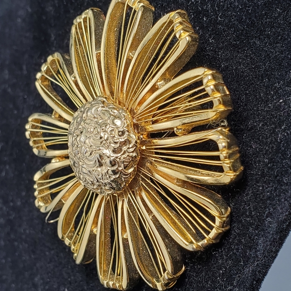 M.J. Ent. Flower Power Gold-tone Metal Brooch Pin - Picture 5 of 11